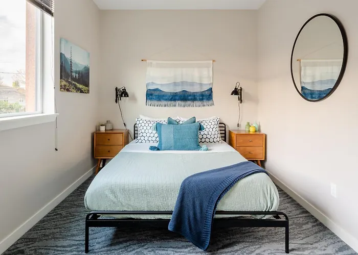 The Mid-Century Cabin In Portland - Thrift & Eat