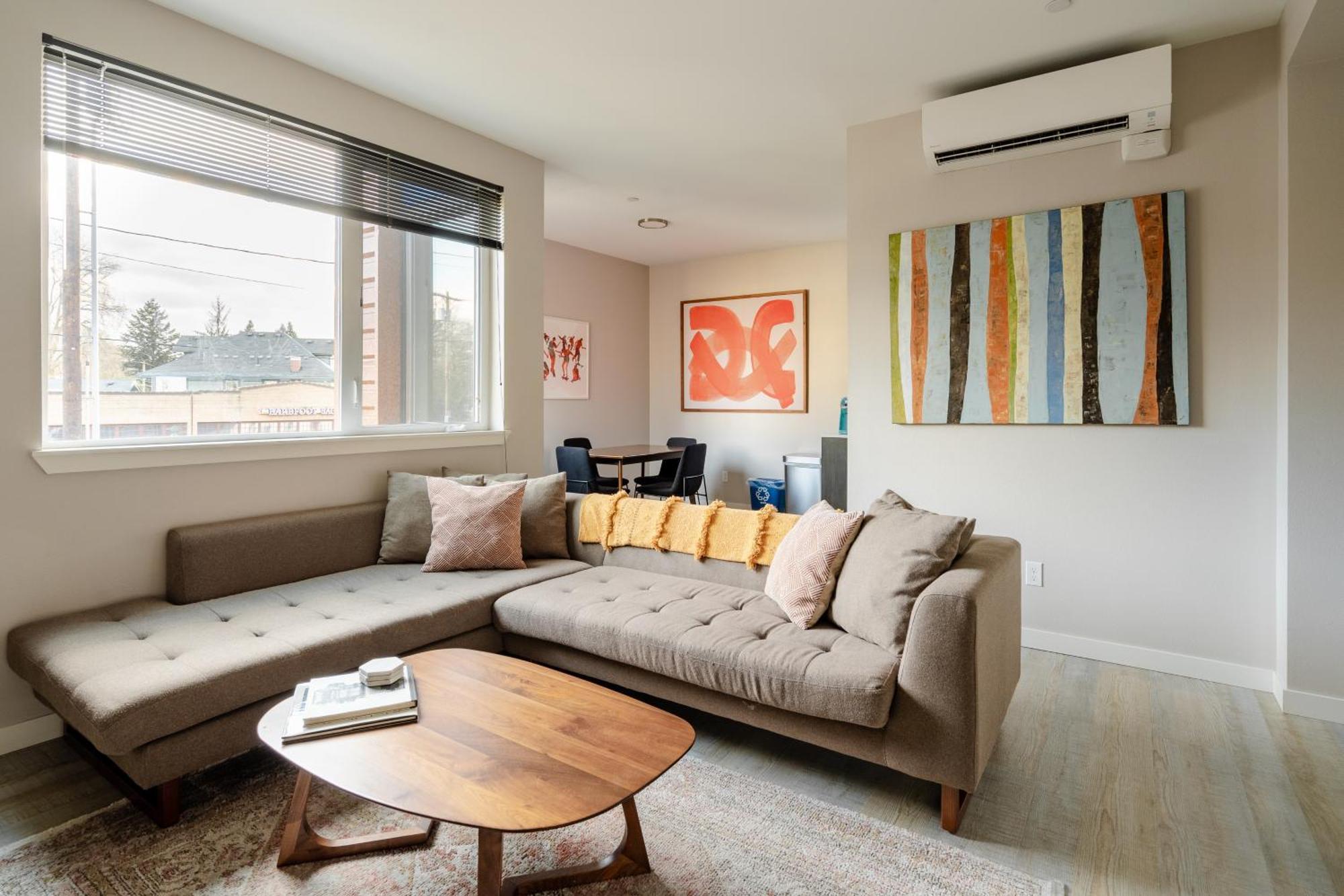 The Mid-century In - Thrift & Eat Holiday home Portland