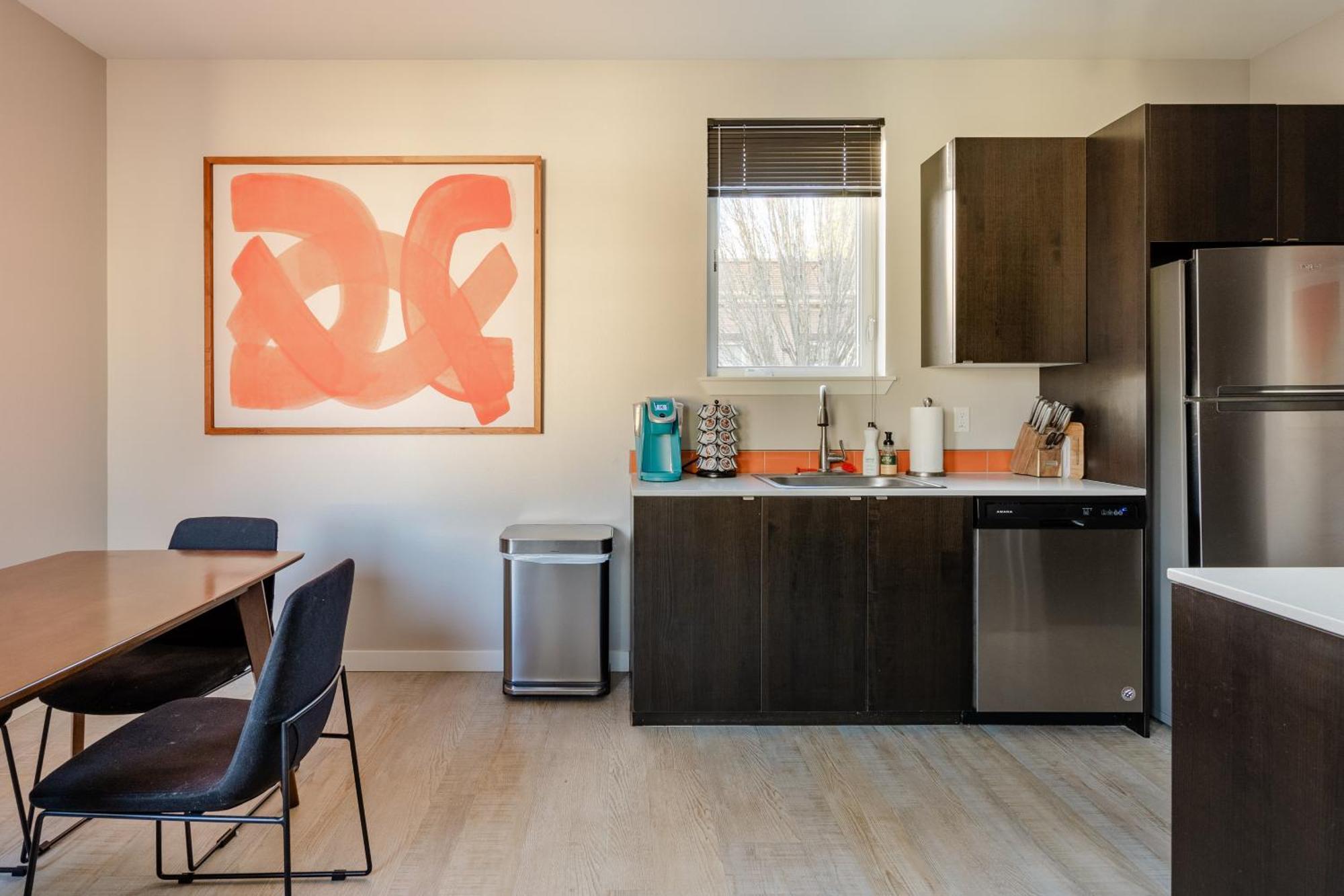 The Mid-century In - Thrift & Eat Holiday home