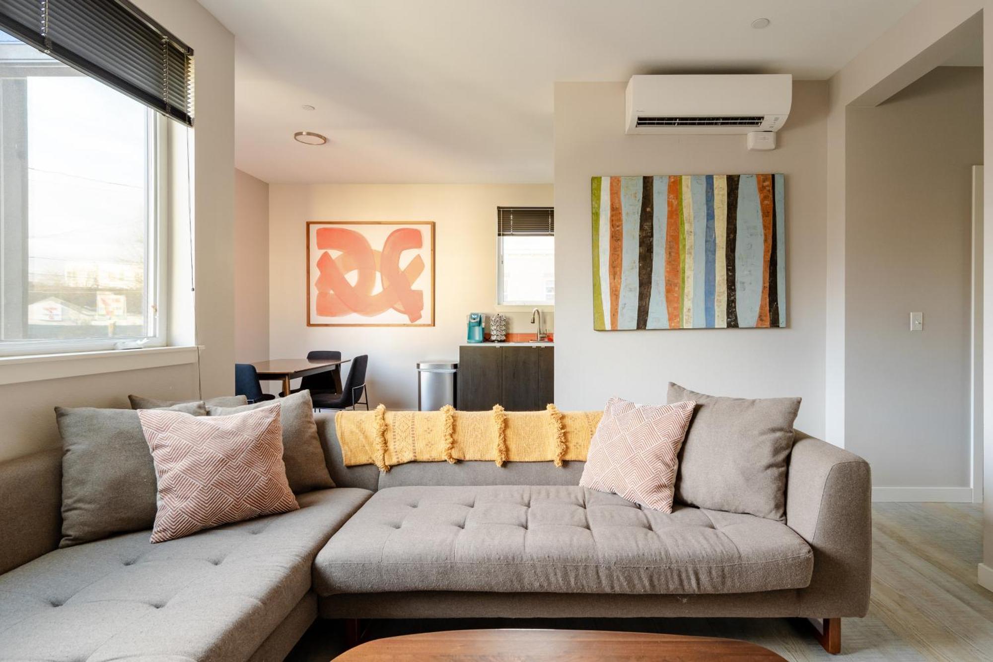 The Mid-century In - Thrift & Eat Holiday home *