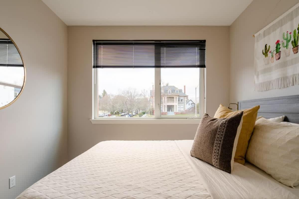 Apartment The Mid-century In - Thrift & Eat Portland