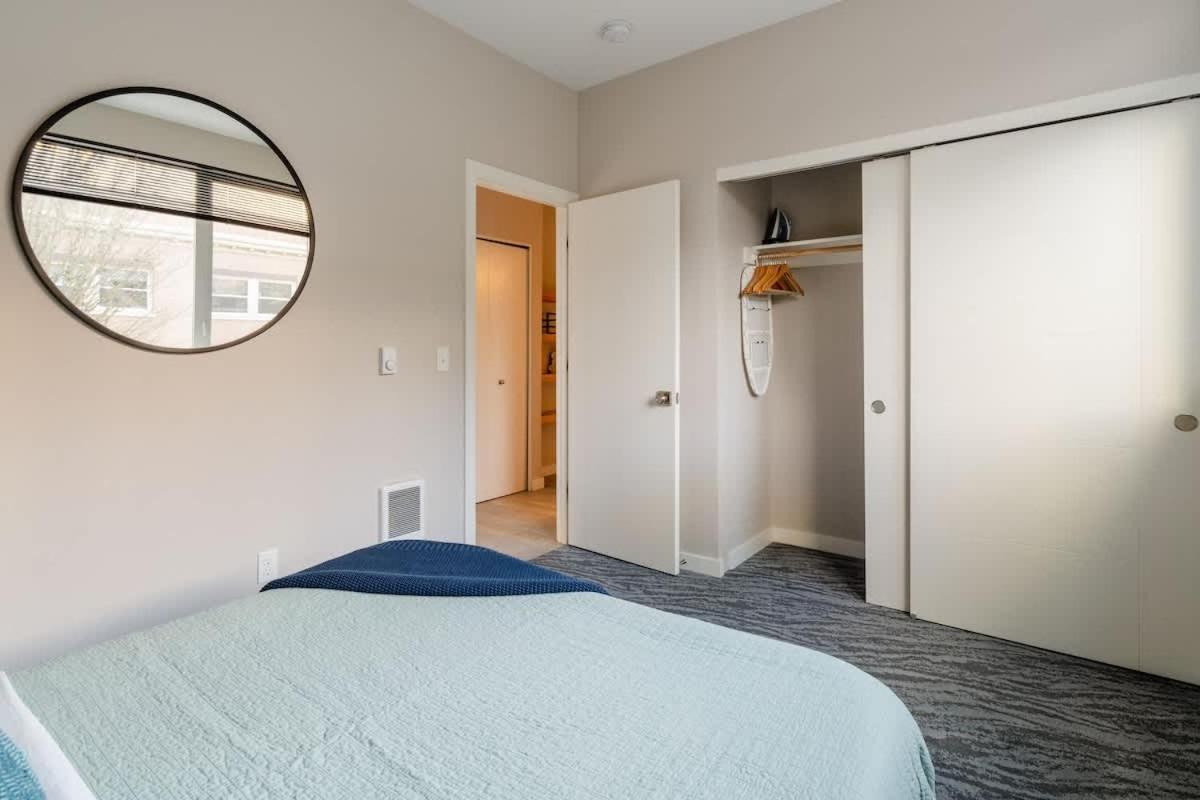 The Mid-century In - Thrift & Eat Apartment *